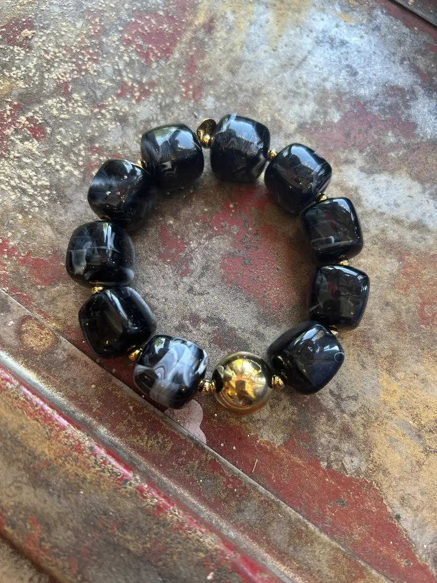 Bracelet perles noires santa