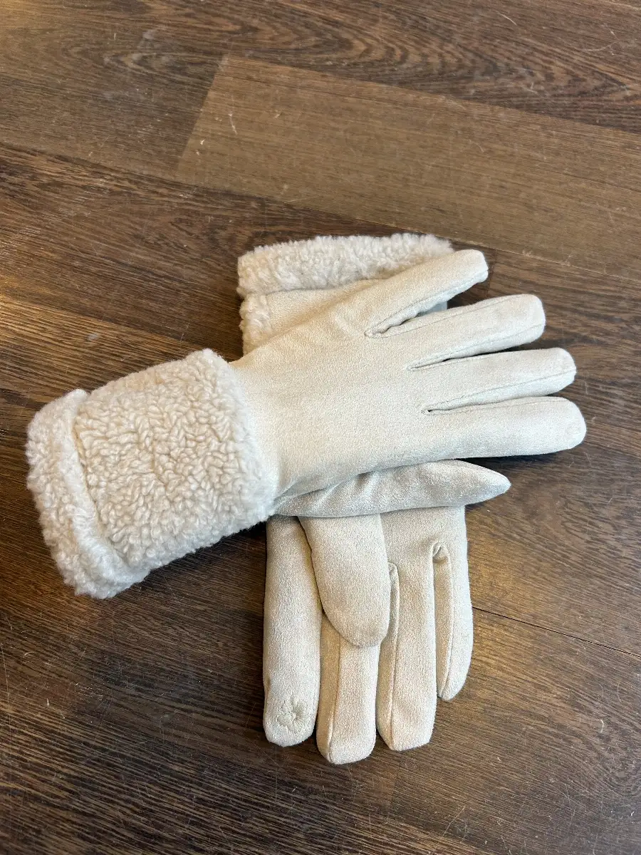 Gants fourré coloris craie